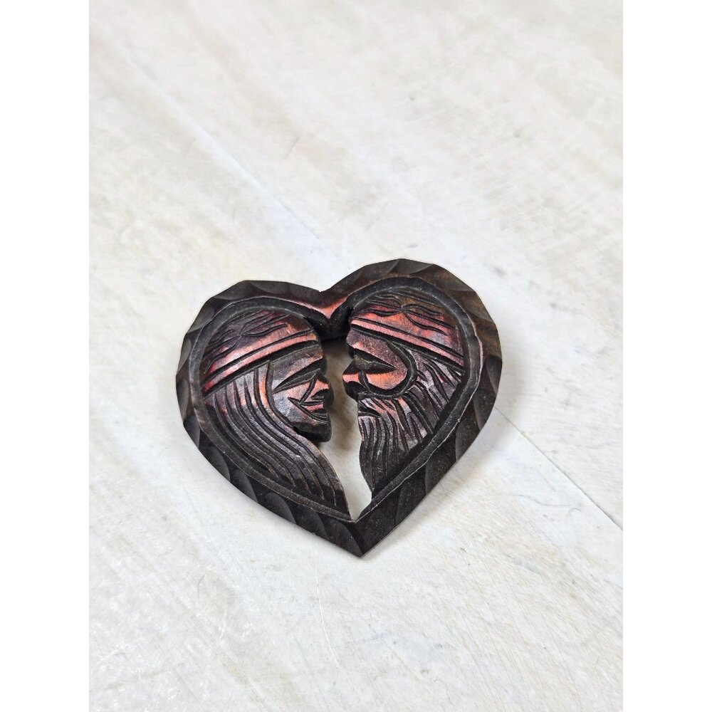 Vtg Hokkaido Wood Carved Heart brooch Artist signed Rare Jewelry dated 1965 - Picture 2 of 11
